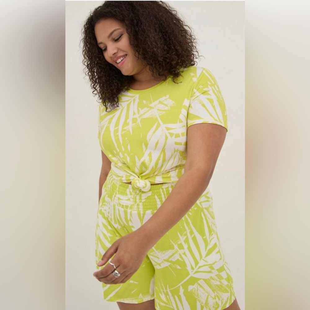 Torrid Tropical Print 5 Inch Pull-On Super Soft High-Rise Short 4/4X/26 - Picture 6 of 9